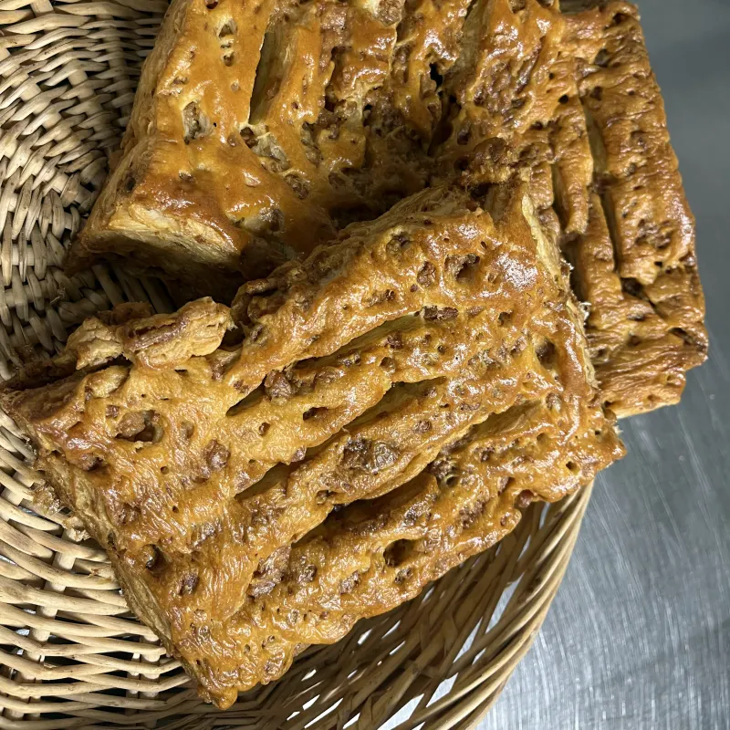 Photo de Fougasse salée aux crotillons de porc
