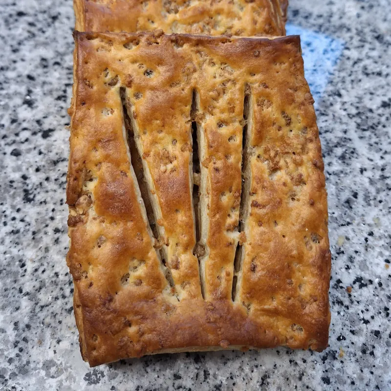 Photo de Fougasse salée aux grattons de porc
