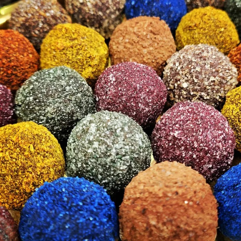 Photo de Perles de chocolat enrobées dans le sucre coloré